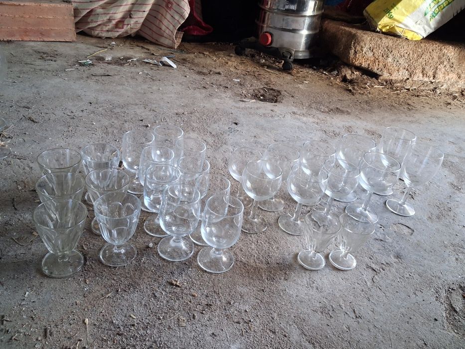 Copos de fino, martini cerveja e whisky