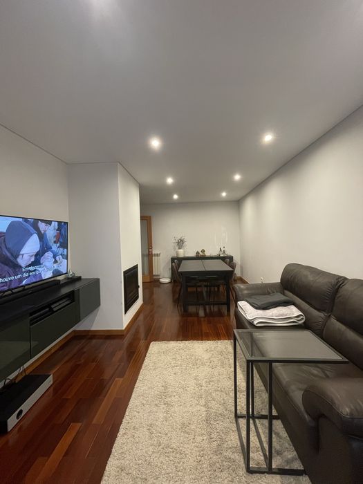 Move tv besta preto castanho com portas verdes