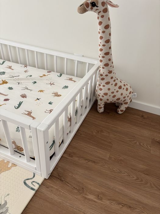Cama montessori c/ estrado e colchao incluidos