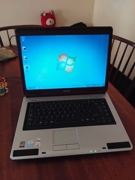 Computador portatil bararato com carregador original  com bateria em bom estado