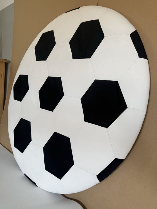 Tapxierowny panel scienny pilka