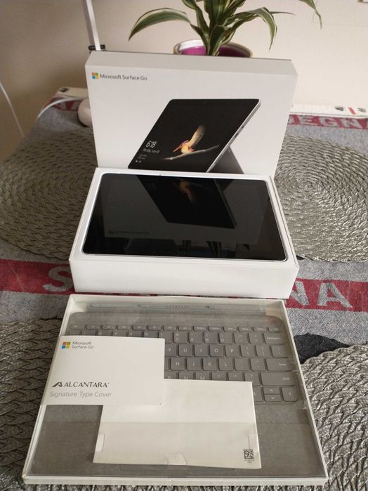 Tablet/laptop Microsoft Surface Go z klawiatura Alcantara