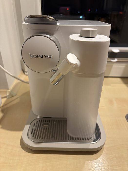 Ekspres na kapsułki DeLonghi Nespresso Gran Lattissima