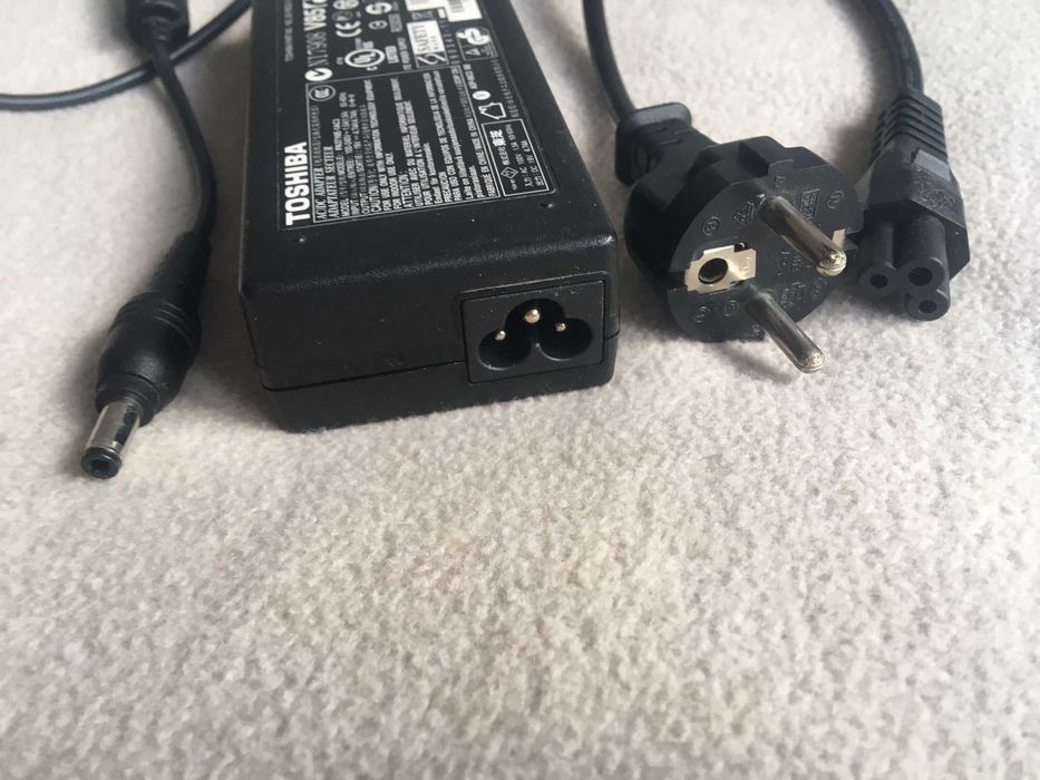 Zasilacz ładowarka TOSHIBA N17908 V85 Oryginał zadbany