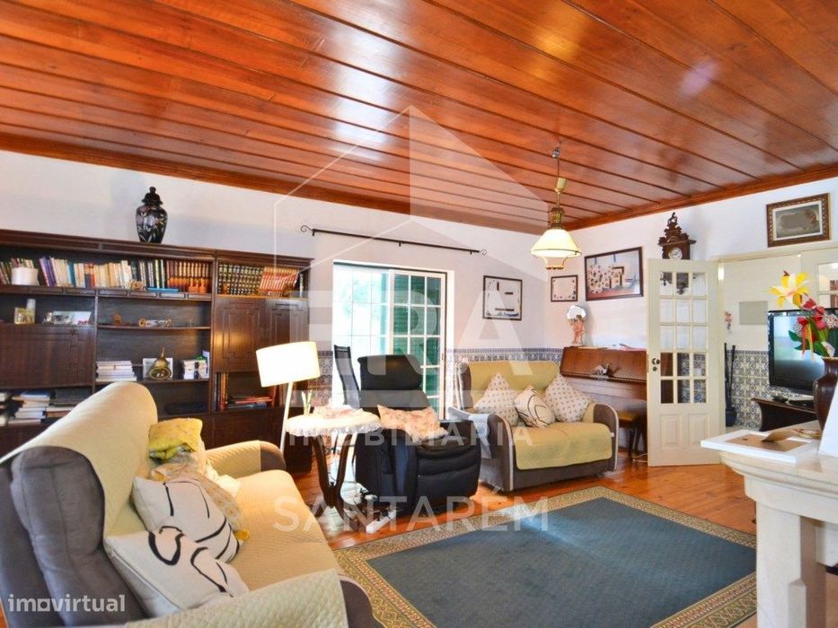 Quinta com 5,8 hectares, em Santarém