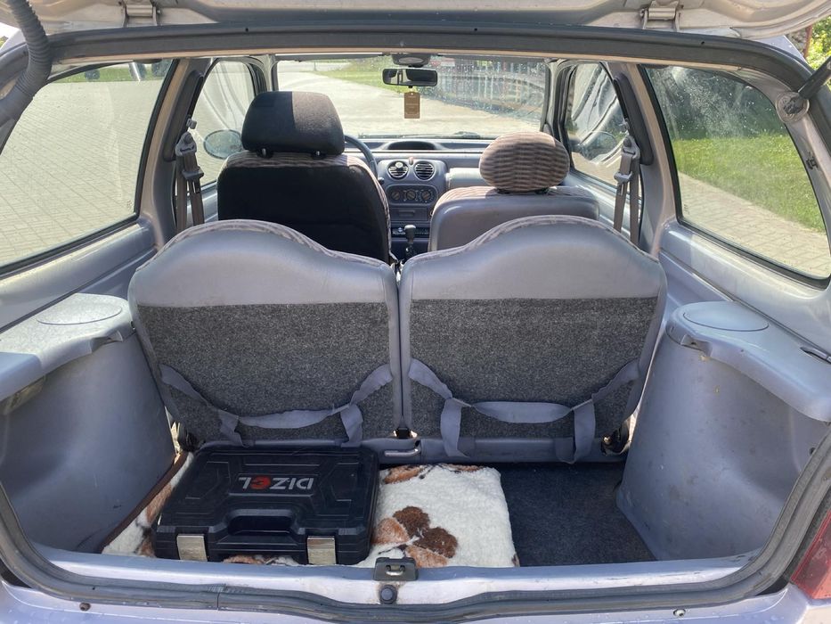 Продам салон твінго 1