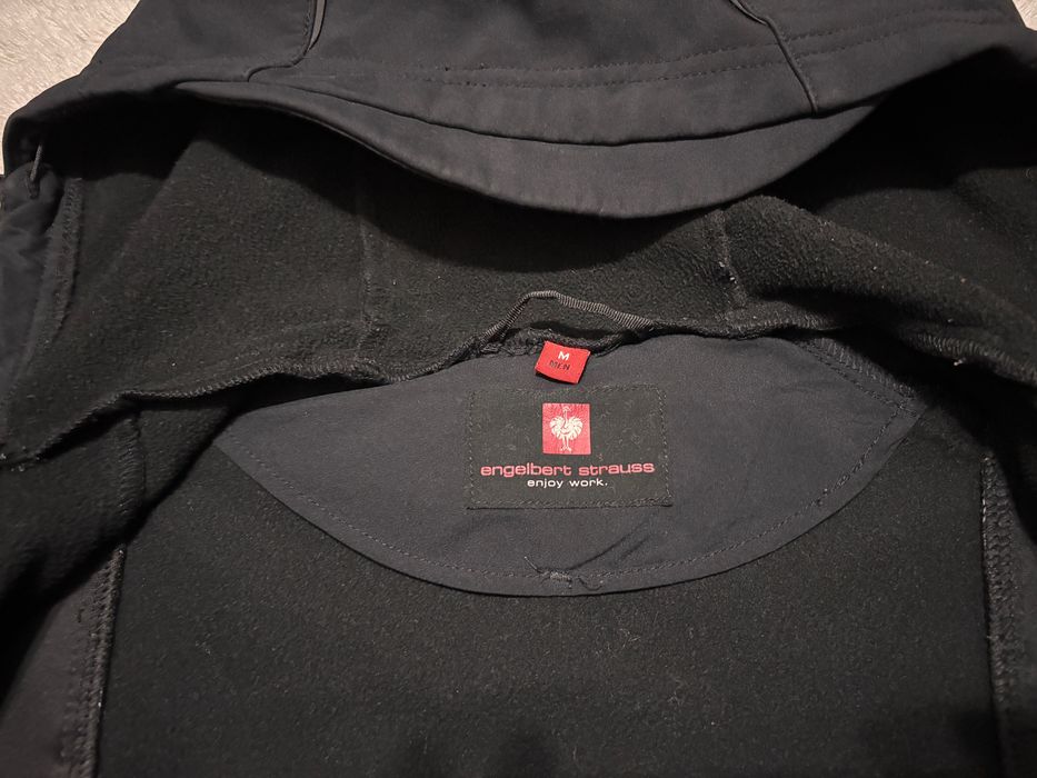 Czarna kurtka softshell wiatrowka Engelbertstrauss