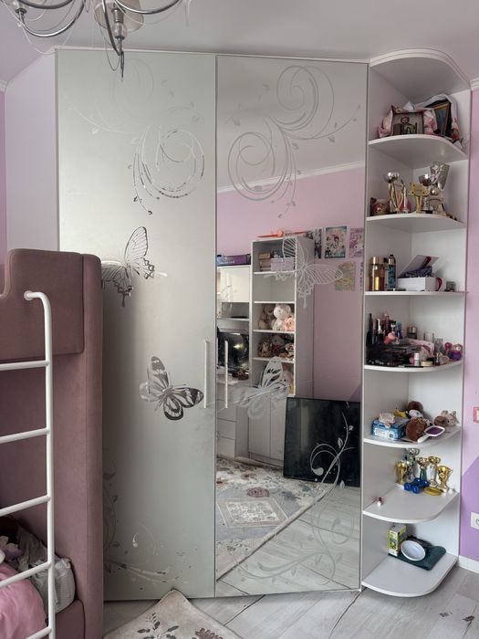 Продам велику шафу білого кольору