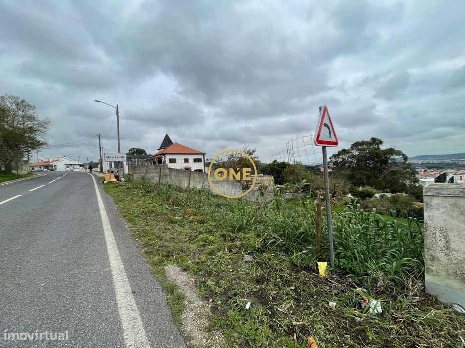 Terreno Urbano de 400m2 para Construção em Guerreiros, Loures