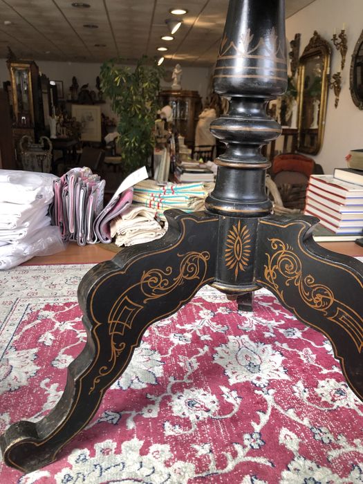 Mesa rebater com relevos