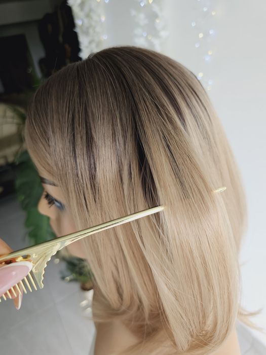 Beżowy blond z odrostem peruka Mia naturalny wygald imitacja skalpu