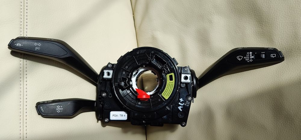 Підрульовий перемикач (Стрекоза) Audi