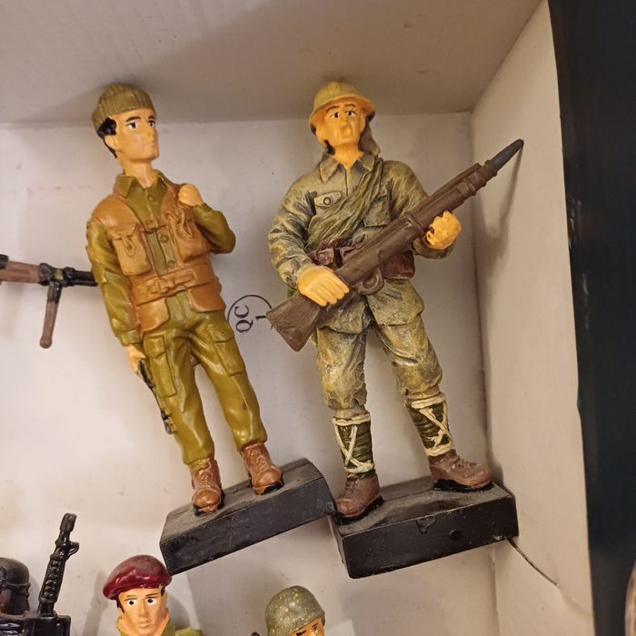 Figurki Żołnierze XX Wieku 11 szt