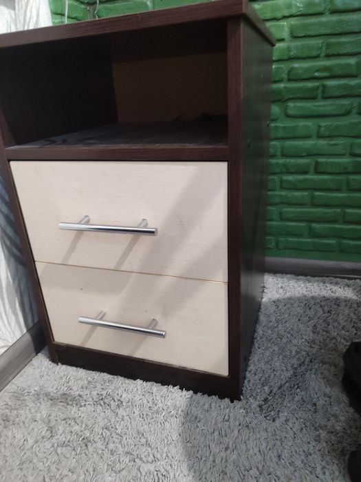 Приліжкові тумбочки