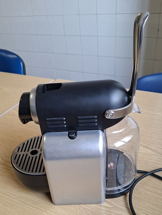 Máquina de café Nespresso Essenza