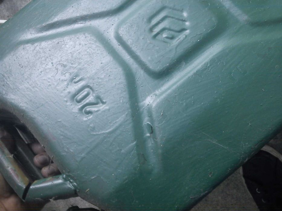 kanister kanistry z lat PRL ZSRR zielony super stan ładne metalowy