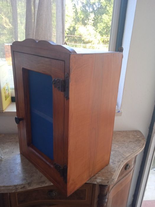 Armário guarda copos