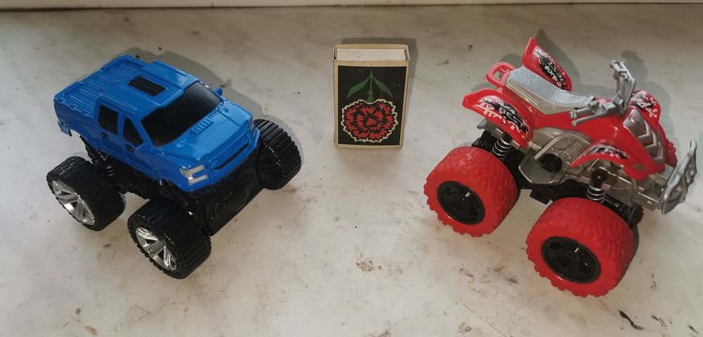 Игрушечные машинки монстр траки и машинки  роботы трансформеры