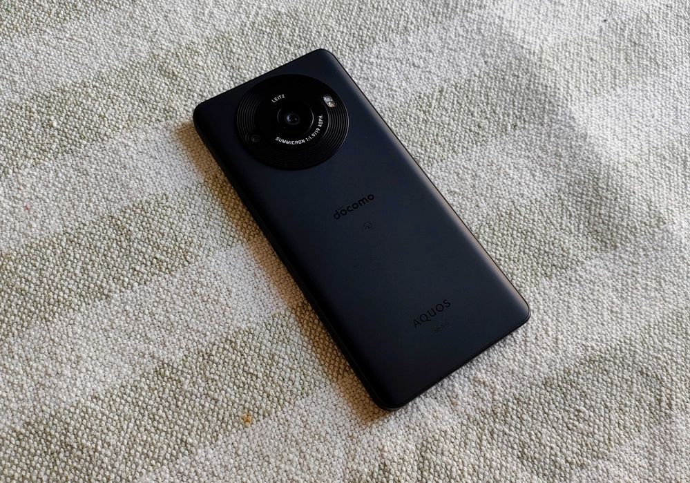 Японський смартфон Sharp R8PRO з найкращою 1" камерою від Leica, 2sim