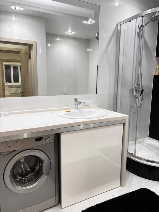 4-х к.квартира з новим євро ремонтом, піша хода до метро, ​​новобудова