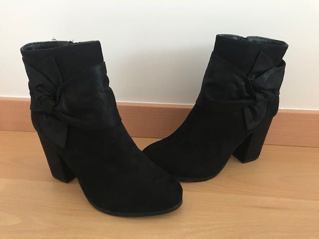 Botas Pretas Nº 40 NOVAS