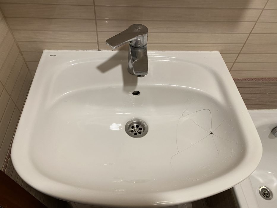 Терміново продам тумбу з умивальником Kolo