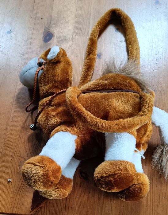 Plecak lub torba- grający wielbłąd