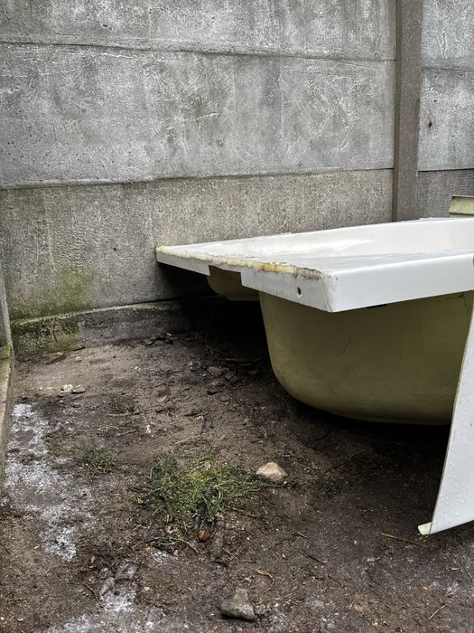 Wanna narożna z maskownicą