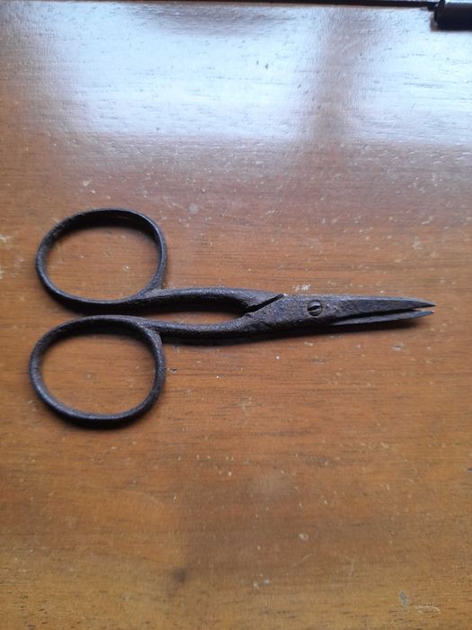 Tesoura pequena antiga