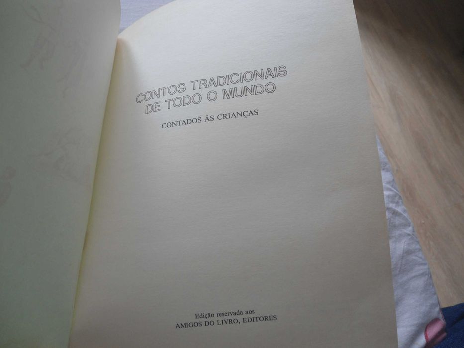Contos Tradicionais de todo o mundo (contados às crianças)
