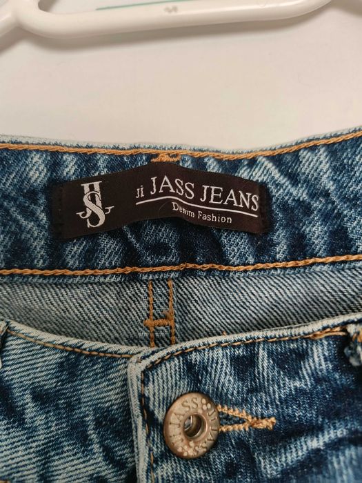 Рвана джинсова спідниця