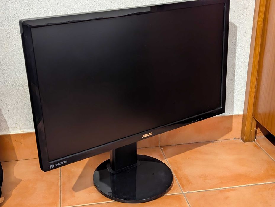 Monitor Asus 24" 144Hz em bom estado
