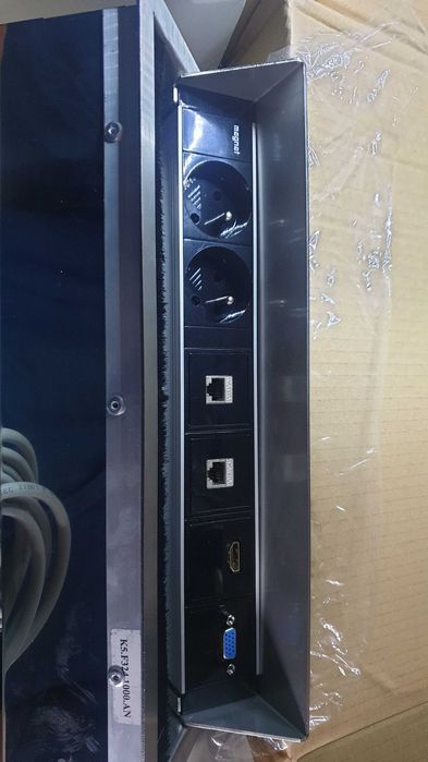 Gniazdko wpuszczane w blat MEDIA PORT