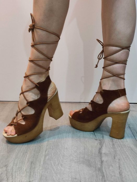 Sandálias de salto alto camurça castanhas Seaside