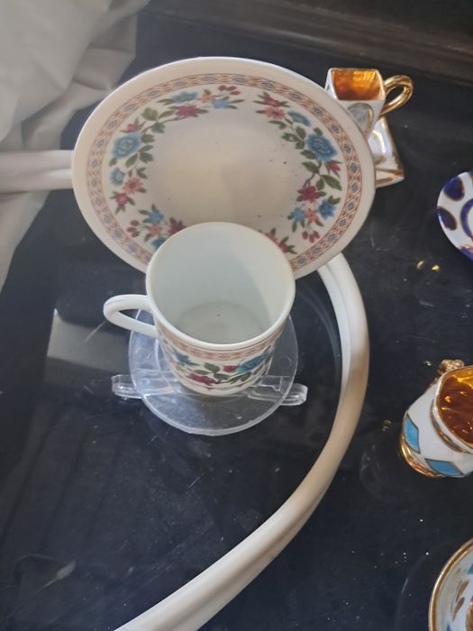 Varias chavenas miniaturas