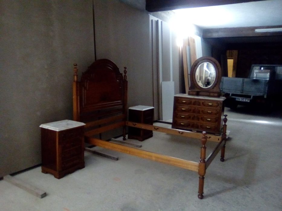 Mobília de quarto e outros artigos