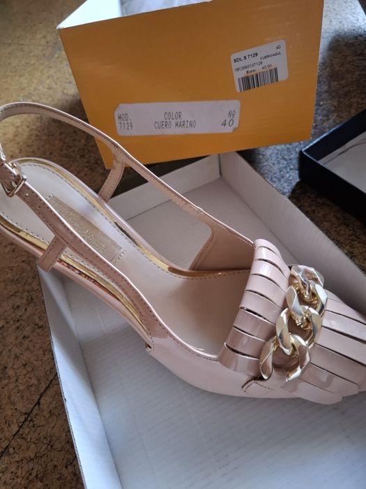 Calçado ,aberto em caixa original,resto de colecção  individual