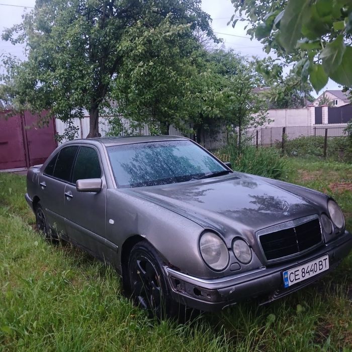 Продам мерседес 210