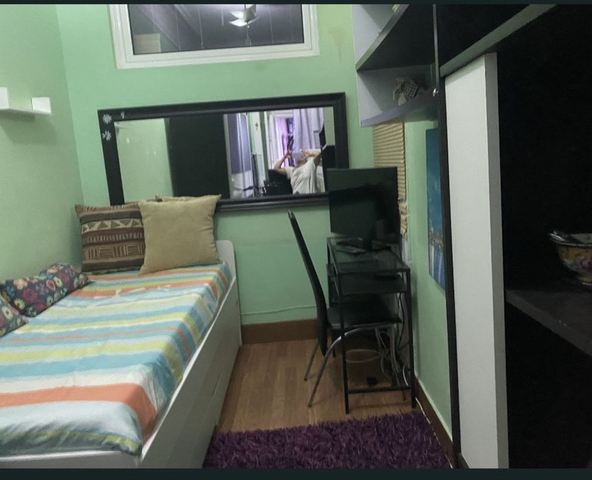 Aluga-se quarto.