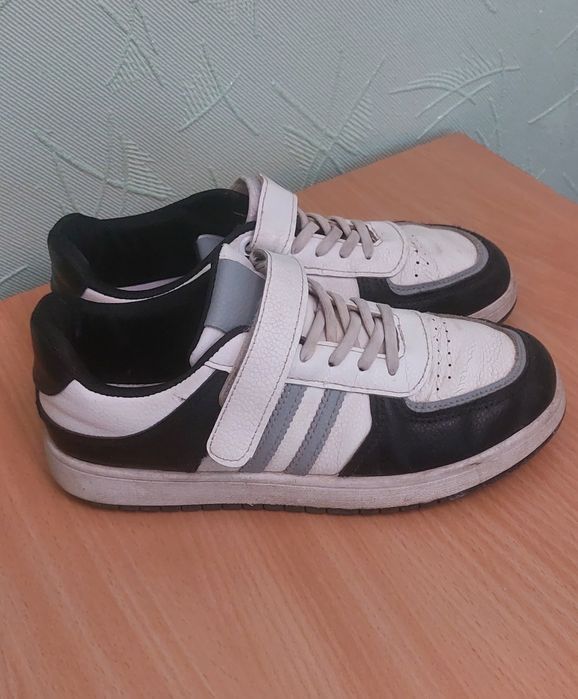 Кроссівки підліткові