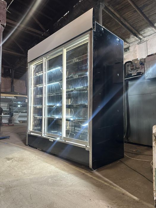 Морозильные надсройки 2 м и 2,5 м лари под них, витрины