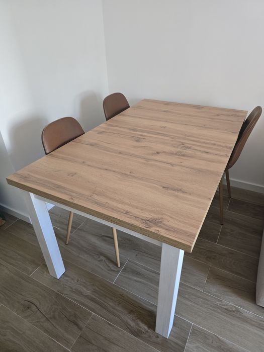 Mesa de Jantar Markskel + 4 cadeiras