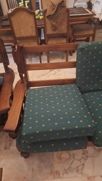 Sofá e Poltrona em Madeira de excelente qualidade, CONJUNTO