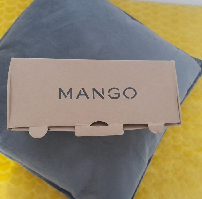 Sabrinas Novas Mango