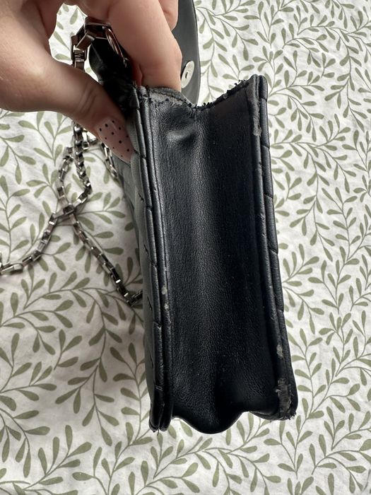 Czarna damska mała torebka eleganka klasyczna basic must have Bershka