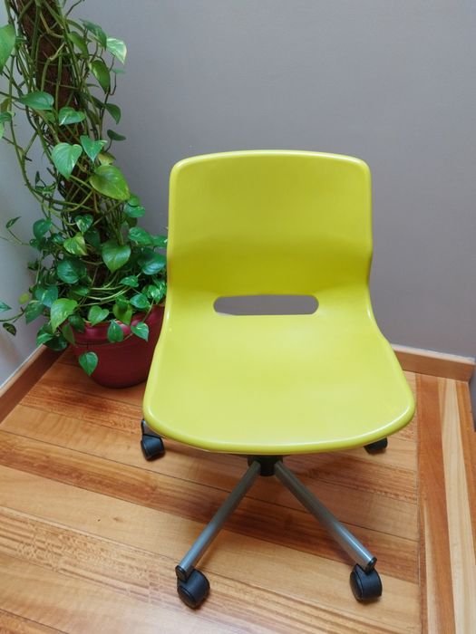 Cadeira com rodas para escritório