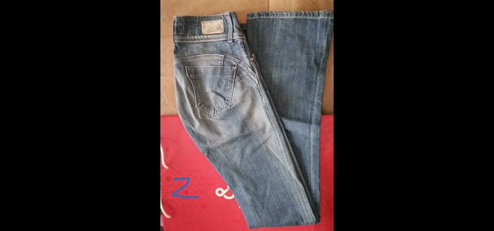 Calças de Ganga Levis, Salsa e Pimkie