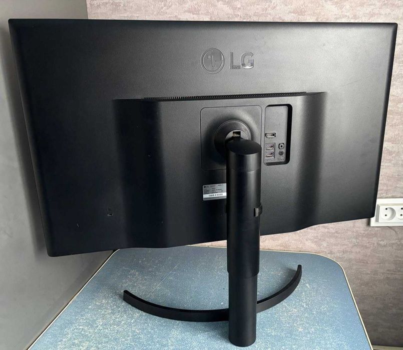 Монітор 31.5" LG UltraFine 32UK550-B