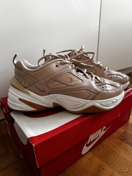 NIKE M2K TEKNO пудрові