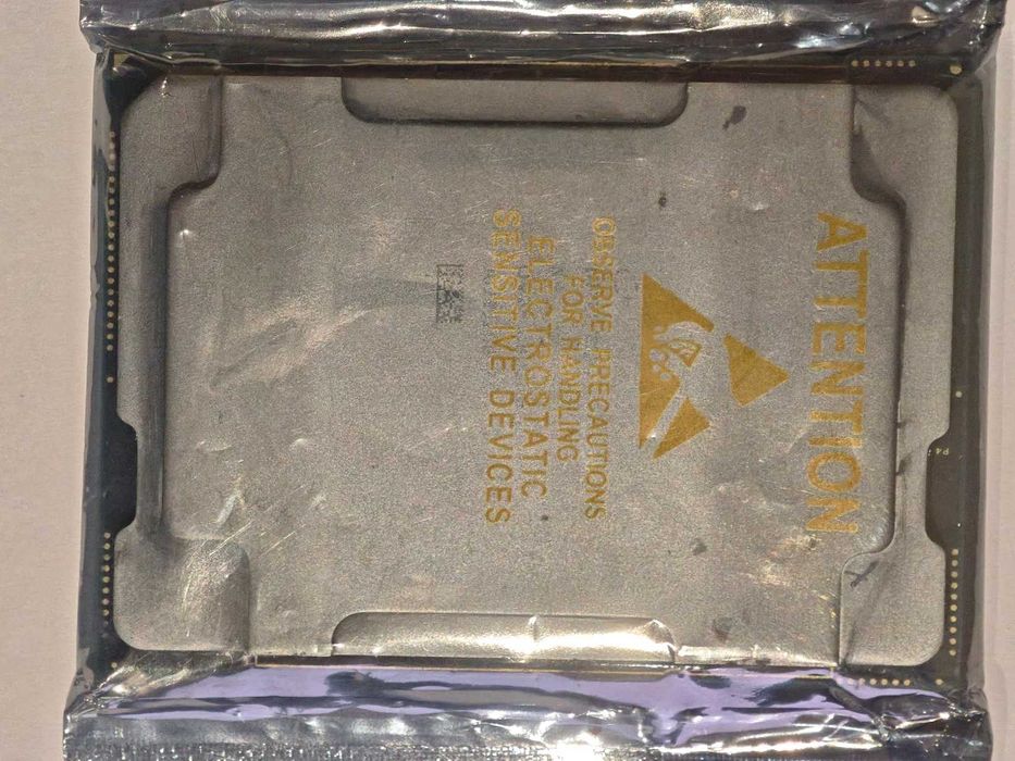 Procesor Intel Xeon Platinum 8352Y ES 32-core 1.8GHz 205W QV2F LGA4189